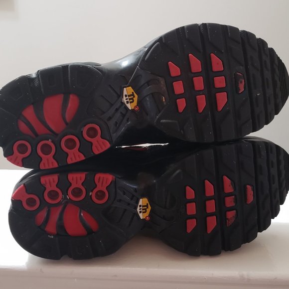 Kid's Nike Air Max Plus, Black University Red Reflective Silver (GS) - Picture 3 of 6
